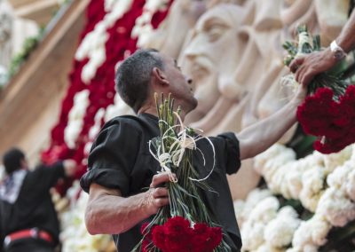 Ofrenda de Flores a la Virgen del Remedio. Fogueres de Sant Joan, Alicante.  Autor Borja Lopez
