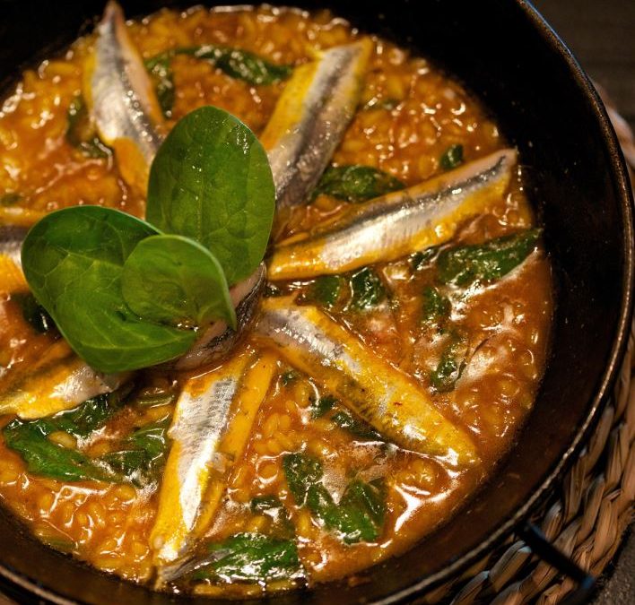 Recipe of Rice with white anchovies and spinach “Arroz con anchoas y espinacas”