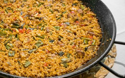 Recipe of rice with pork lean meat and vegetables (Arroz con magro y verdura)