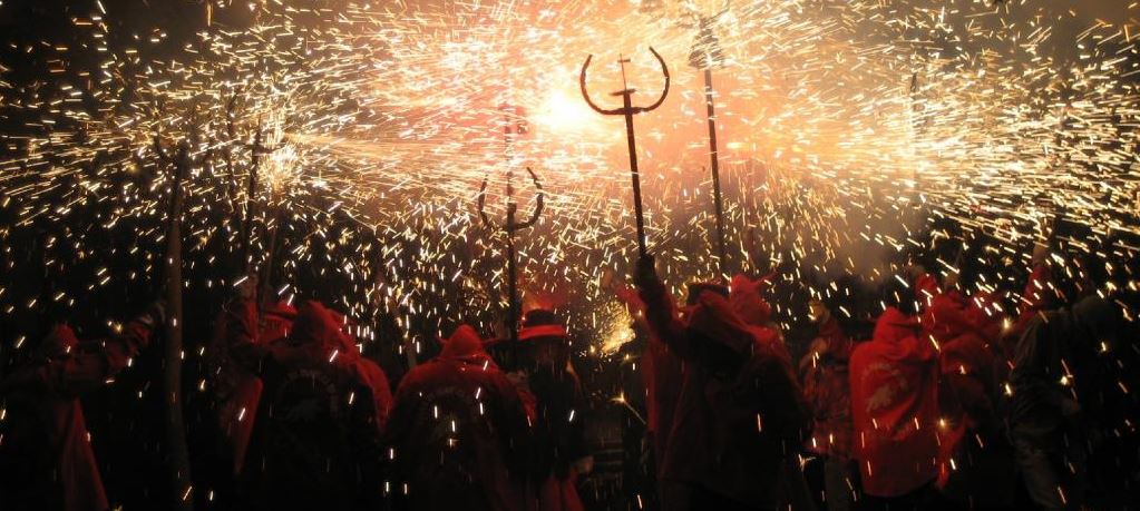 Alicante Verkleidet Sich-Der karneval Beginnt!