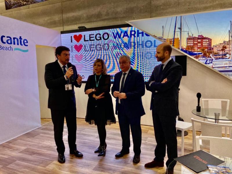 El Ayuntamiento presenta en FITUR sus exposiciones estrella para La Lonja en 2020 dedicadas a Lego y a Andy Warhol