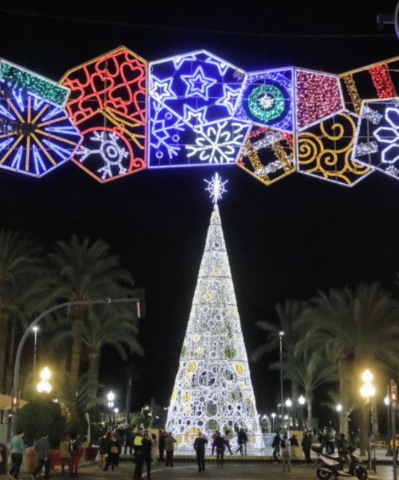 Alicante da brillo y color a la Navidad con el encendido de más de dos millones de leds