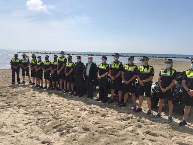 El Ayuntamiento de Alicante refuerza el dispositivo de Policía Local en las playas con 74 agentes y más control por tierra, mar y aire para garantizar la seguridad en Alicante