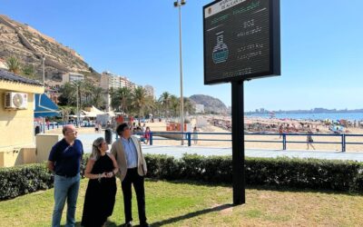 Alicante incluye indicadores medioambientales de la ciudad en las pantallas inteligentes de las playas