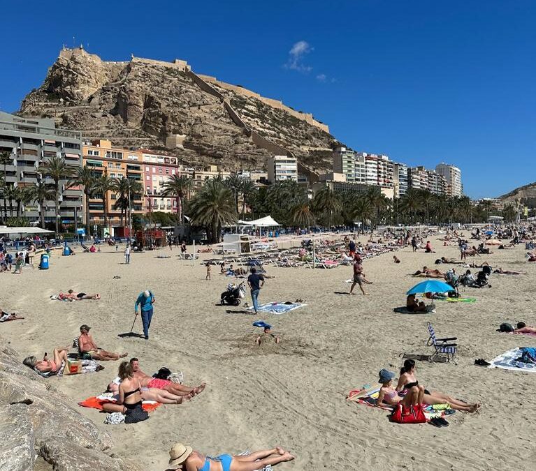 Alicante se llena en Semana Santa con un 90% de ocupación en hoteles y apartamentos turísticos