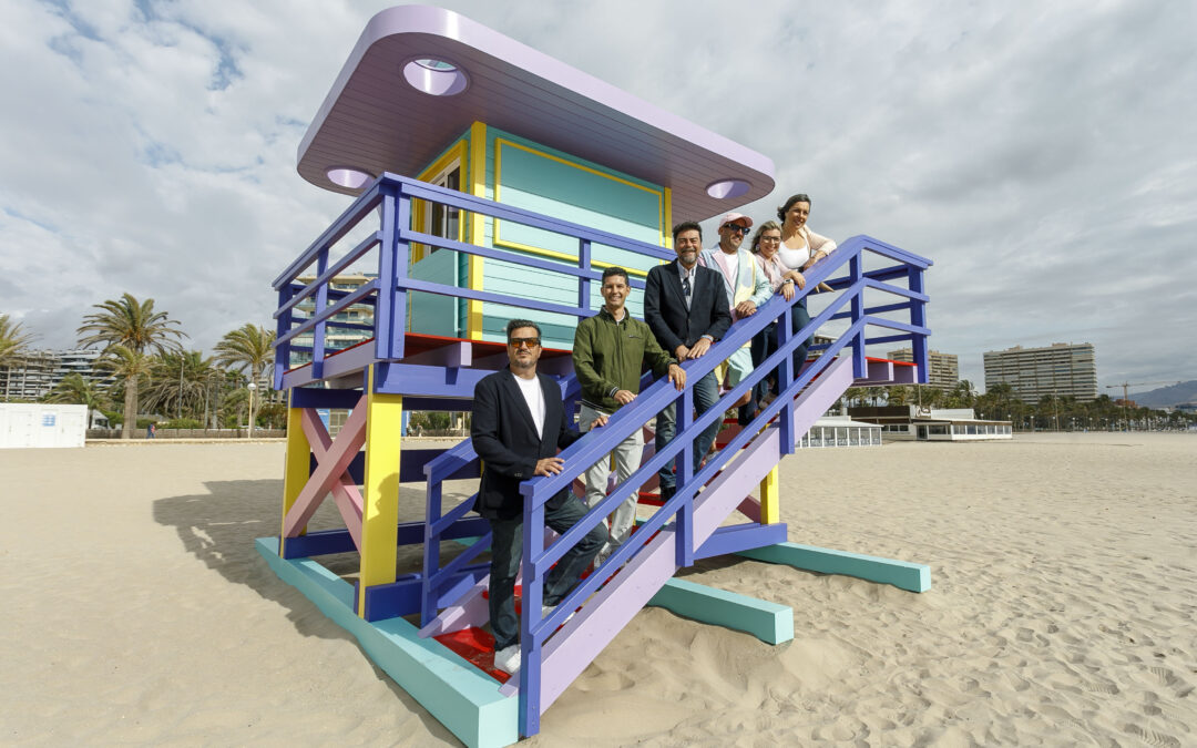 La primera caseta de salvamento del artista urbano Marest ya luce sobre la arena en la playa de San Juan