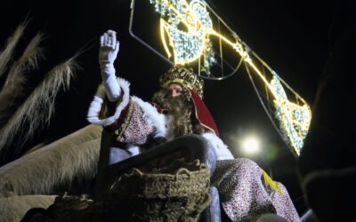 Más de 1.200 personas y 20 carrozas escenifican este viernes la llegada de los Reyes Magos a Alicante