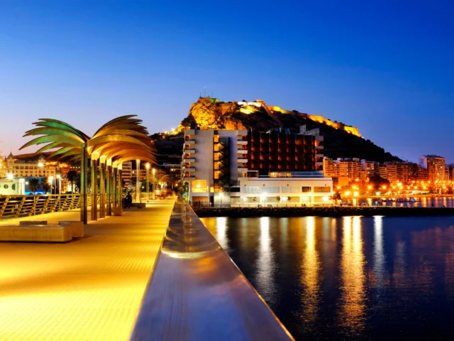 ✨ Este año, el cielo de Alicante brillará desde un nuevo lugar.
🎆 Del 25 al 29 de junio, el XXXVI Concurso de Fuegos Artificiales se dispara desde el Paseo Volado del Muelle de Levante.
🌊 Más vistas, más emoción, más magia.
📍 Playa del Postiguet, barcos, paseo marítimo… elige tu mejor ángulo.

#FogueresdeSantJoan2025 #AlicanteCity #Alicante #AlicanteTurismo #FuegosEnElCielo