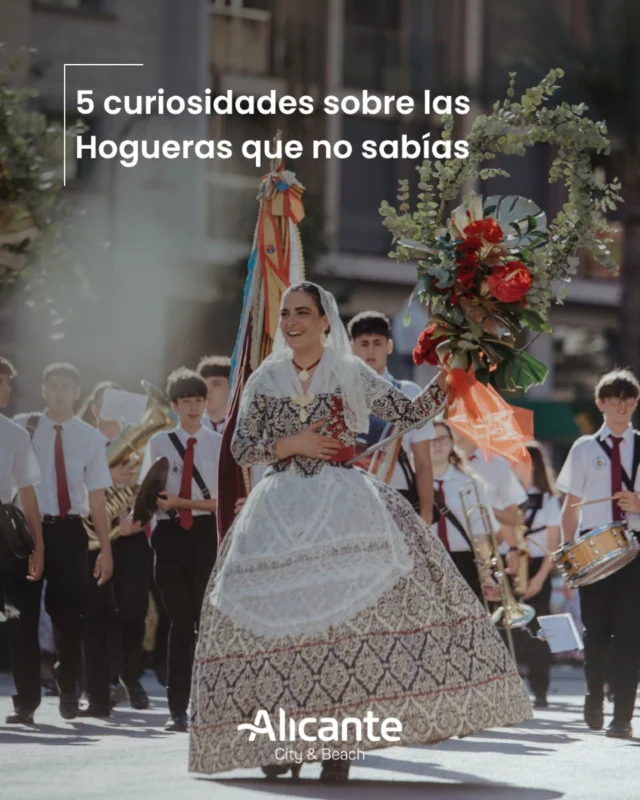 🎉 Alicante se viste de luces: 
🌟 Las Hogueras de San Juan son pura esencia alicantina. Aquí te contamos 5 detalles únicos que seguro no conocías:

1️⃣ Origen alicantino: Las Hogueras nacieron oficialmente en 1928 como respuesta a una tradición popular de celebrar el solsticio quemando cosas viejas.
El primer premio fue para la Foguera de Benalúa: "Parada y fonda", aunque fue más conocida como "El tranvía"

2️⃣ "Coca amb tonyina i bacores" (brevas): El almuerzo típico de estos días. ¿Te atreves a probarlo durante las fiestas?

3️⃣ Les Barraques: No solo se levantan monumentos, también se construyen barracas donde disfrutar con amigos y familiares de música, comida y fiesta.

4️⃣ Belleas del Foc y Damas de Honor: Las auténticas reinas de las fiestas, que representan con orgullo la ciudad de Alicante.

5️⃣ La Cremà más espectacular: La noche del 24 de junio, Alicante se ilumina con fuego y emoción al arder las hogueras en toda la ciudad. ¡Un espectáculo único!

💥 ¿Listo para descubrir la magia de las Hogueras este año?

#Alicante #AlicanteCity #AlicanteTurismo #HoguerasAlicante