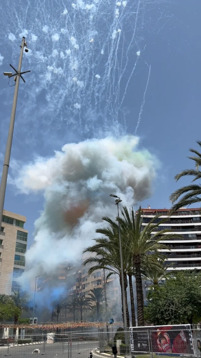 Así se ha vivido la primera Mascletá de Fogueres 2025 🎆

#alicante #alicantecity #alicanteturismo