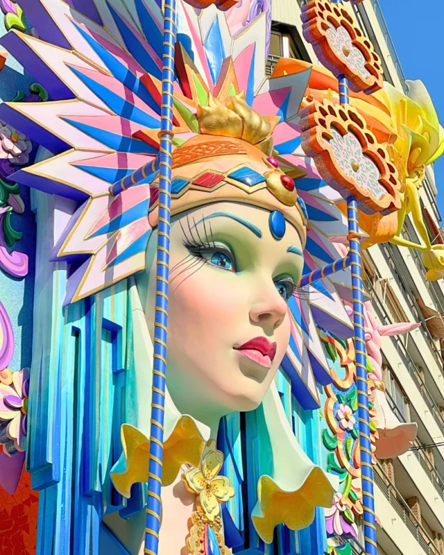 🔥 Así lucían hoy algunas de las hogueras ya plantadas...
Alicante ya se ha vestido de gala y el ambiente se siente en cada calle.
Colores, arte y tradición marcan el ritmo de nuestras Fogueres.
¿Has salido ya a disfrutarlas?

#FogueresdeSantJoan2025 #Alicante #AlicanteCity #AlicanteTurismo